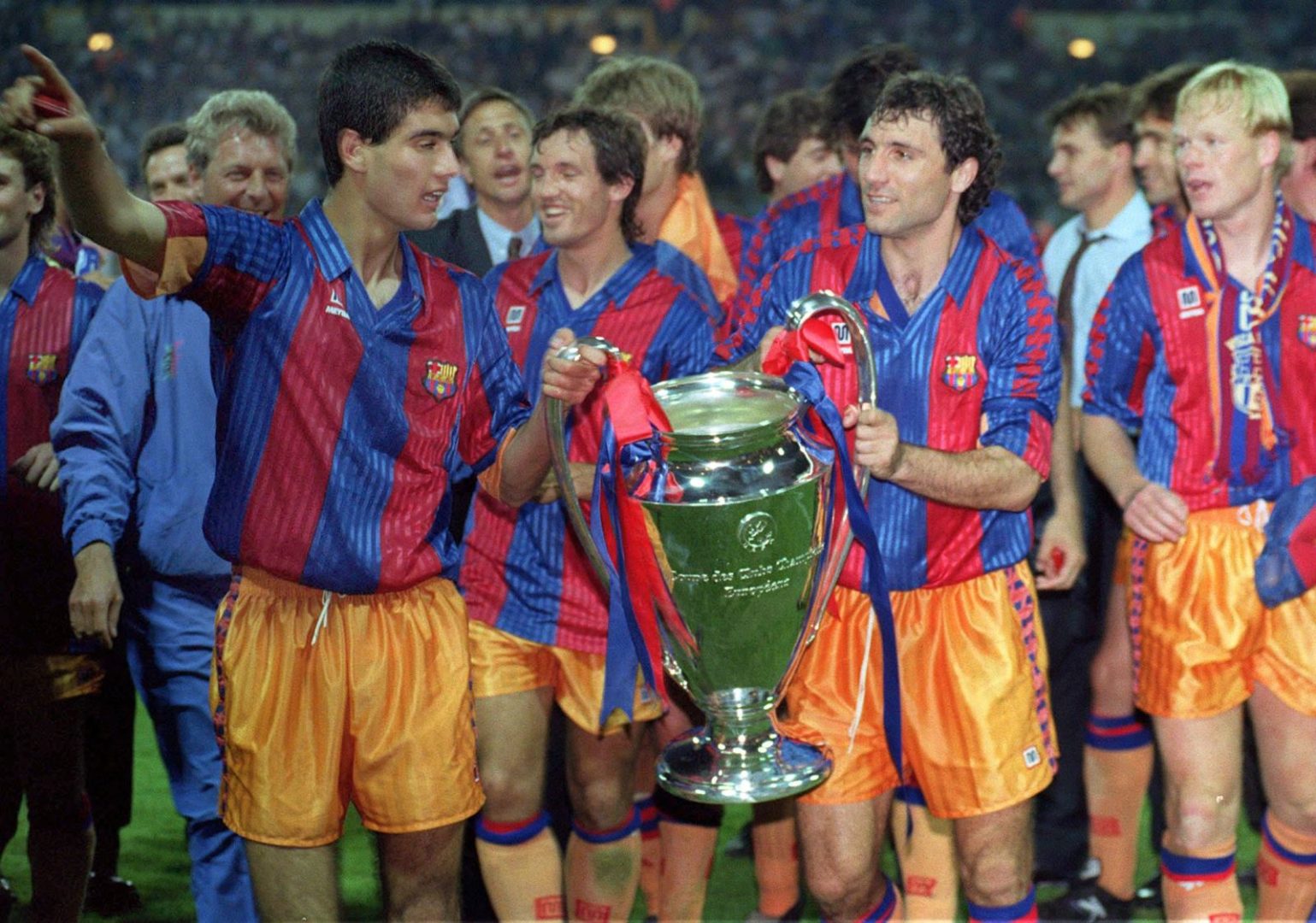 Stoichkov ve Guardiola, Şampiyonlar Ligi zaferini kutluyor. 