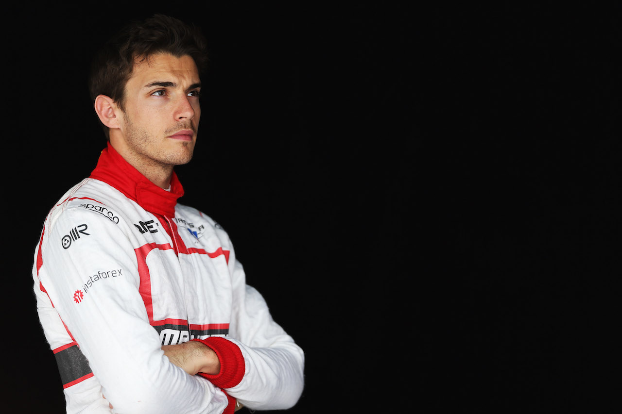 https://eski.socratesdergi.com/wp-content/uploads/2015/07/jules-bianchi.jpg