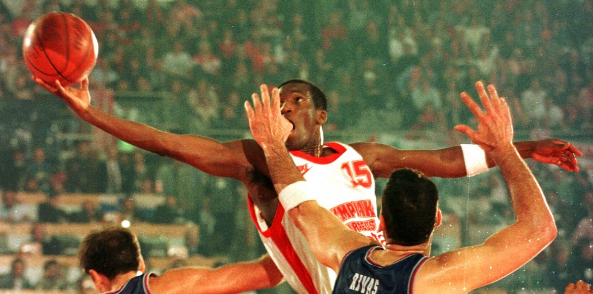 https://eski.socratesdergi.com/wp-content/uploads/2017/05/david-rivers-olympiacos.jpg