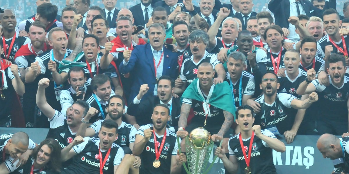 https://eski.socratesdergi.com/wp-content/uploads/2017/06/Beşiktaş-2016-17-şampiyonluk-kutlaması.jpg