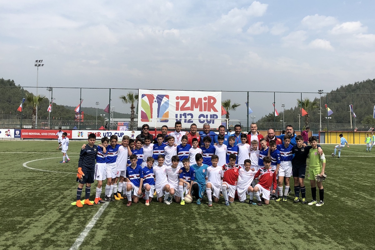 https://eski.socratesdergi.com/wp-content/uploads/2018/04/İzmir-U12-Cup-kapak-sampdoria-pendik.jpg