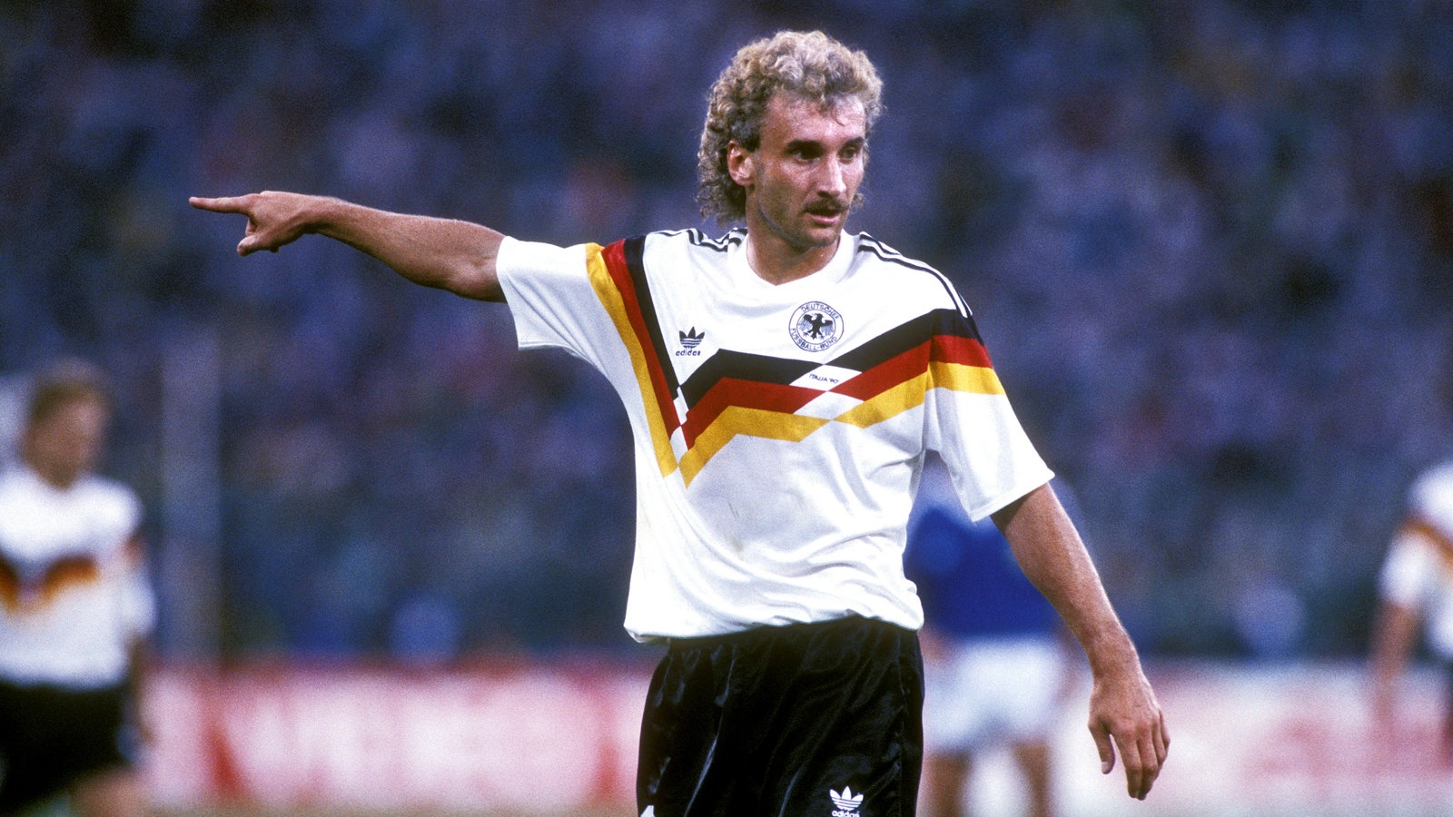 https://eski.socratesdergi.com/wp-content/uploads/2020/04/Rudi-Völler.jpg